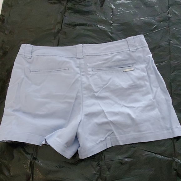 Shorts - Picture 2 of 3